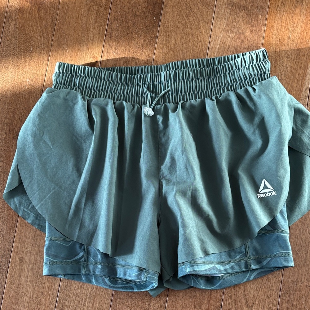 Reebok Women's hunter greenAthletic Shorts XS